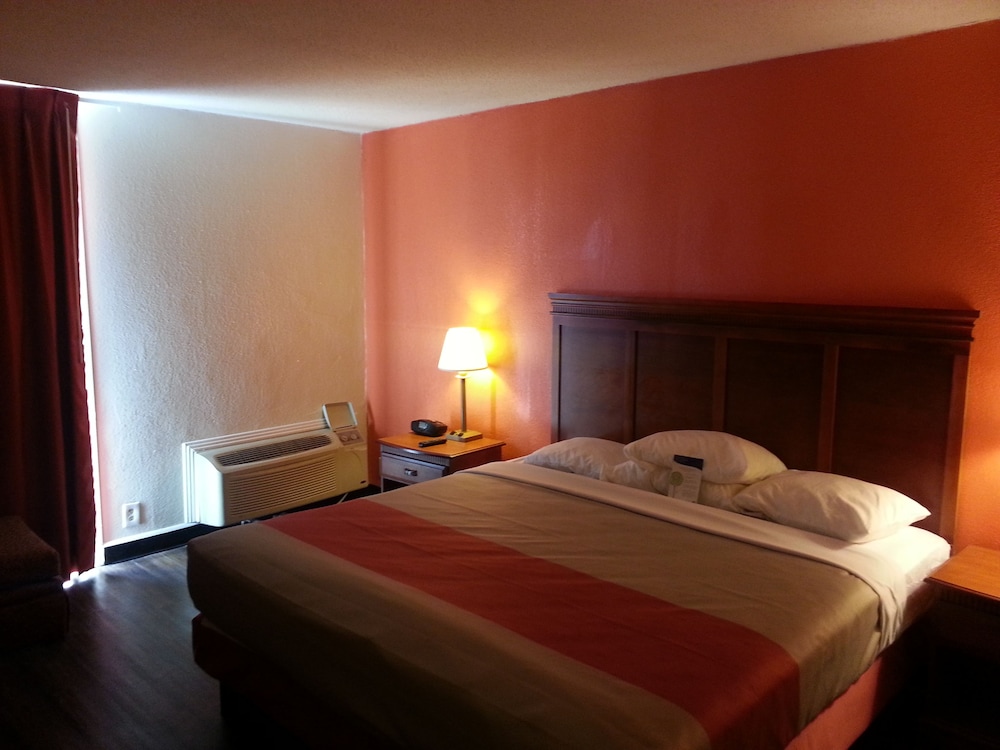 Motel6 Jackson, TN 12/54