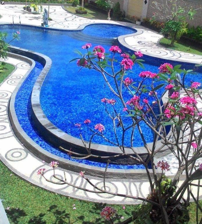HOTEL PURI INDAH & CONVENTION 96/99