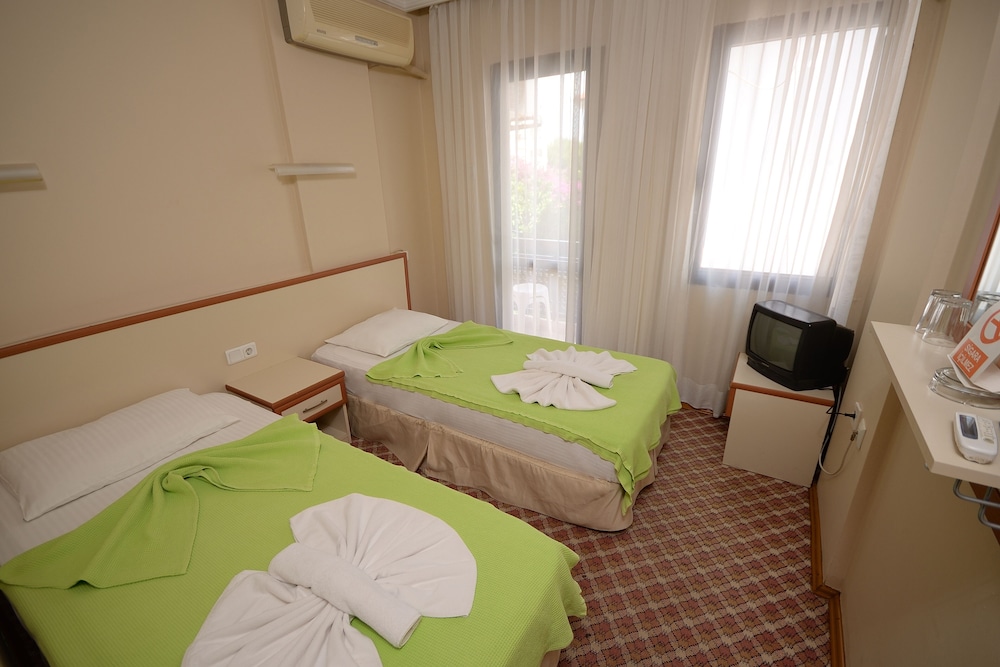 KERMAN HOTEL 11/52