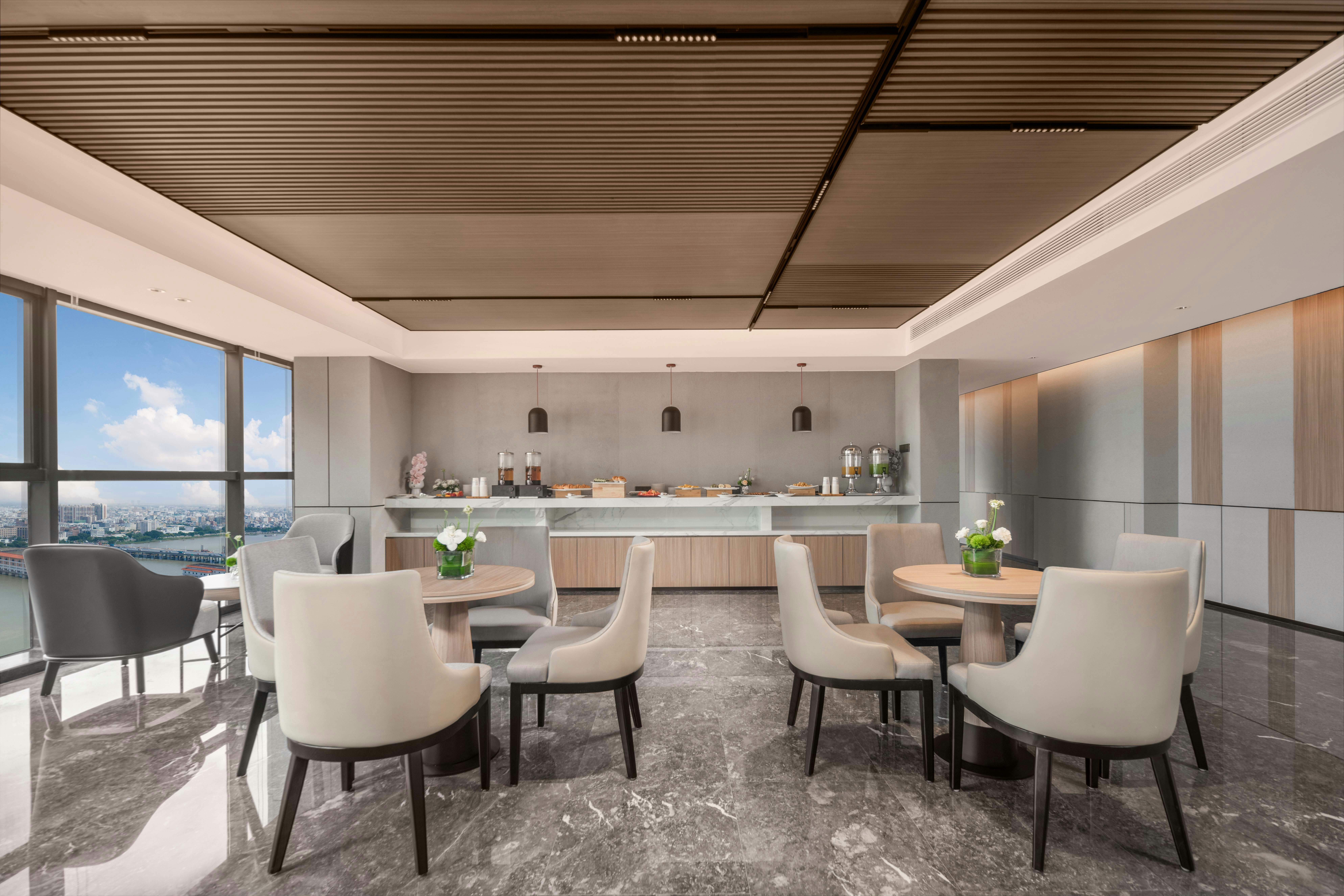 Holiday Inn Express Shantou Chenghai 37/48