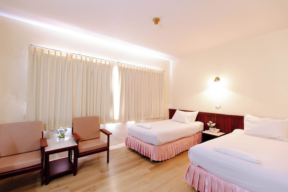 Chumphon Palace Hotel 27/47