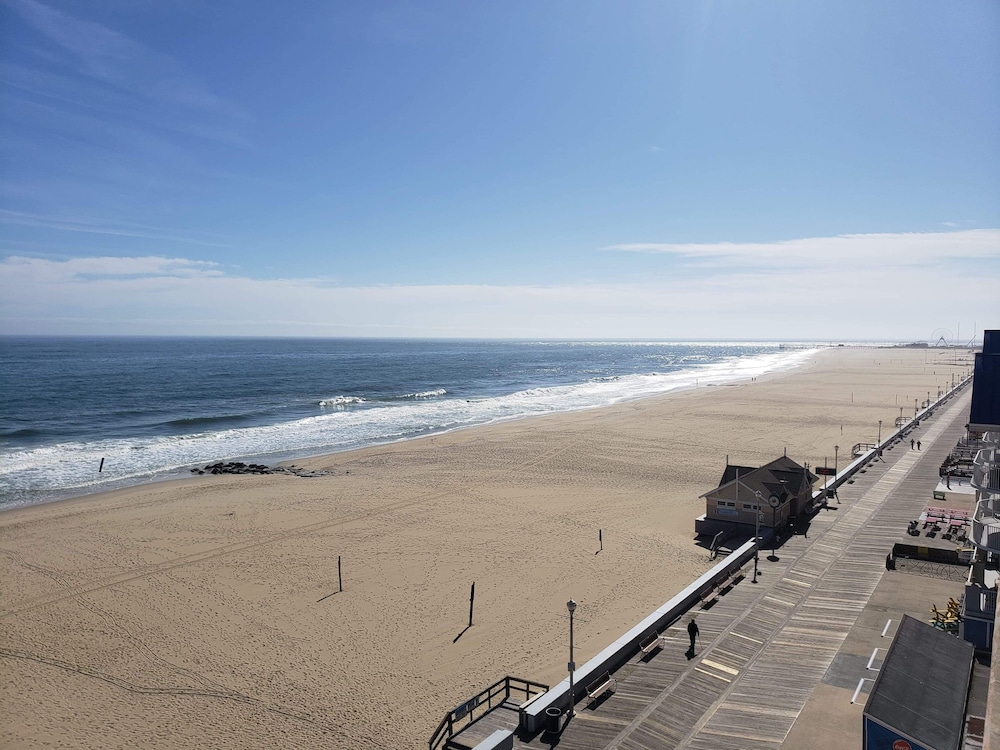 Americana Hotel Oceanfront 48/68