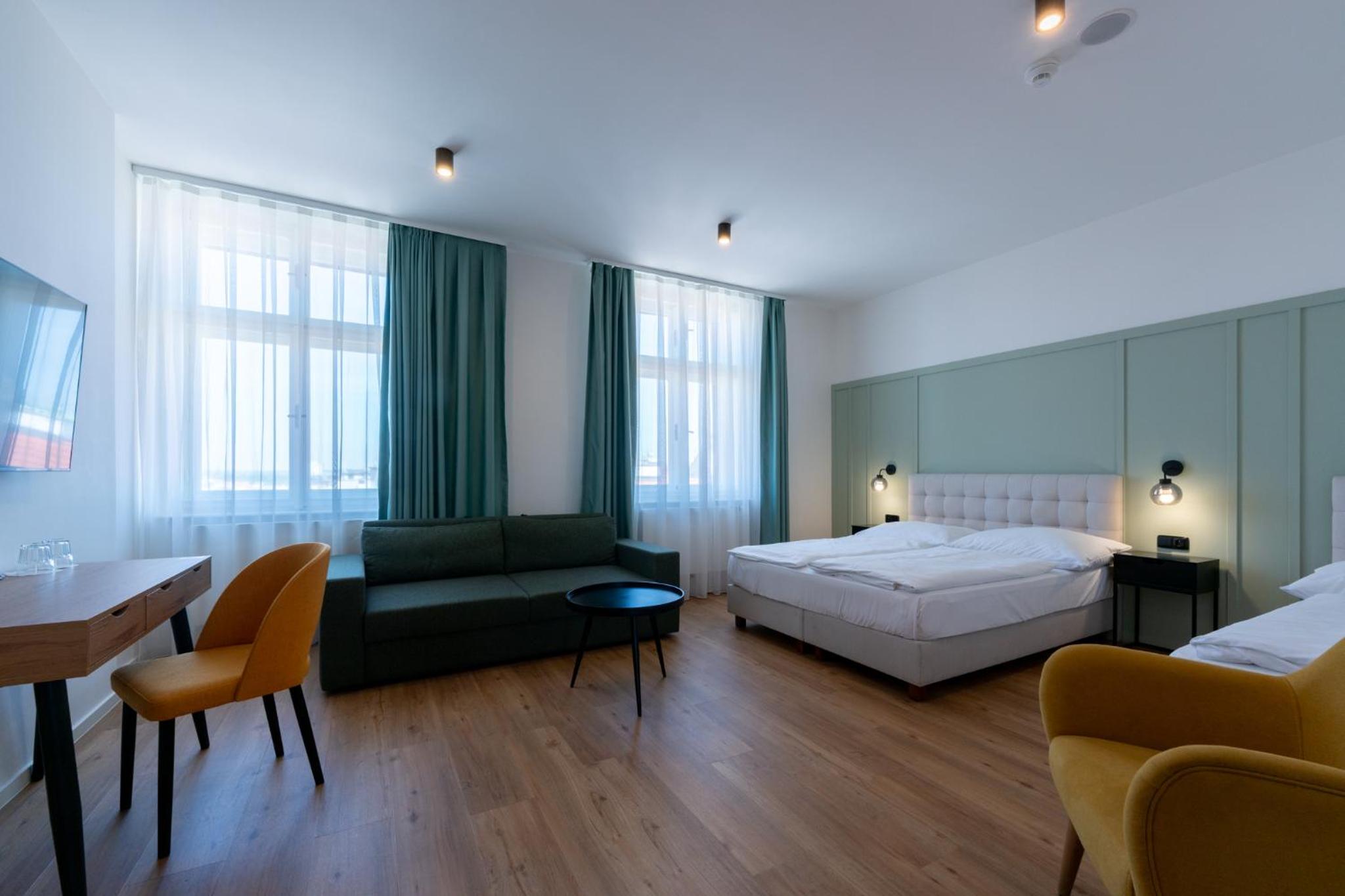 LUMA TERRA PRAGUE HOSTEL 8/24
