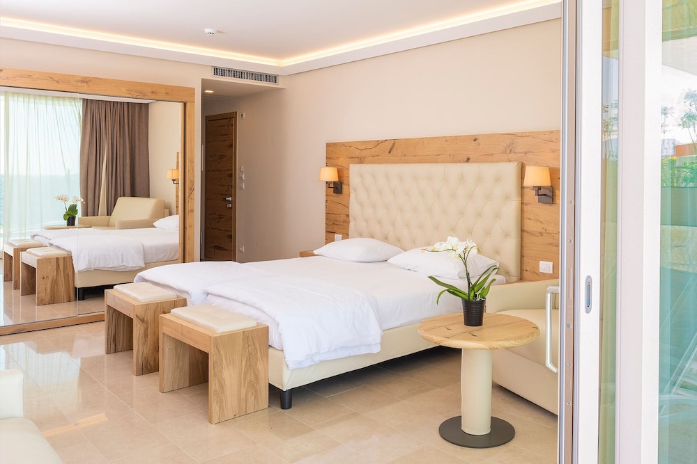 Suite, Queen Bed, Sauna, Infinity Pool Access