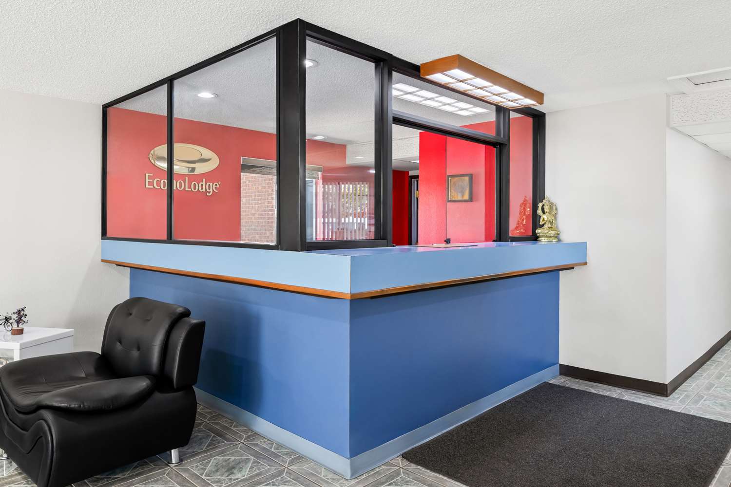 Econo Lodge Emporia 2/12