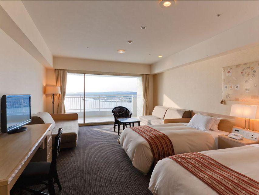 Room, Quadruple