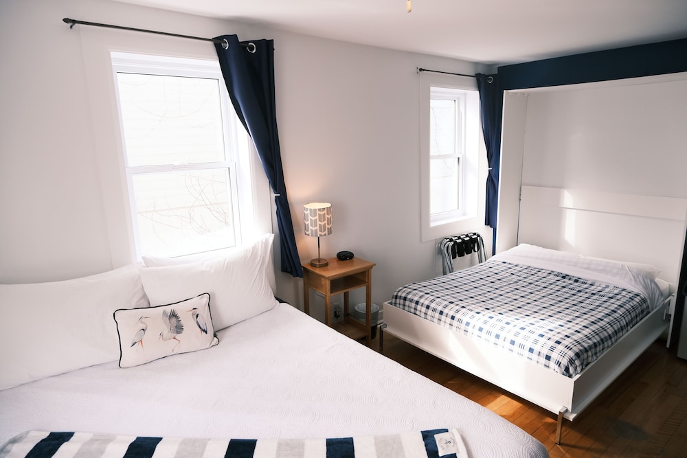 Superior, Murphy Bed, Queen Bed, River View, Private Bathroom، Maison Des Rives 3/7