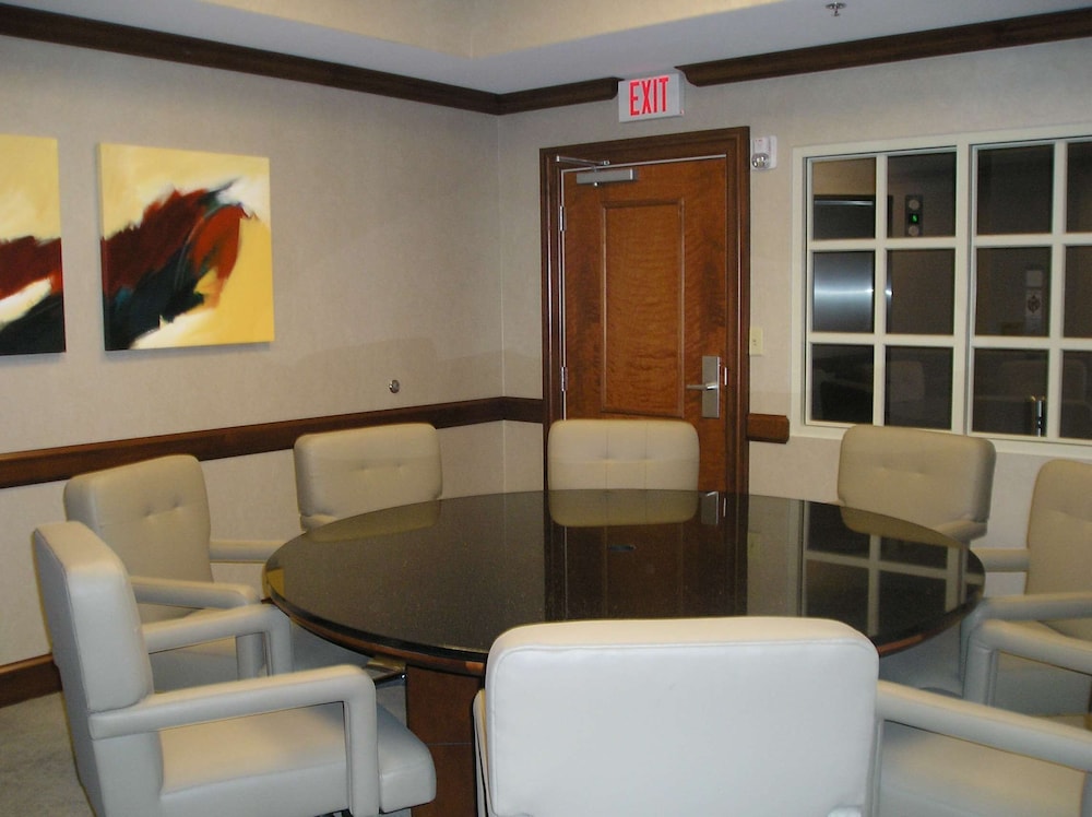 Embassy Suites by Hilton Dulles North Loudoun 33/58