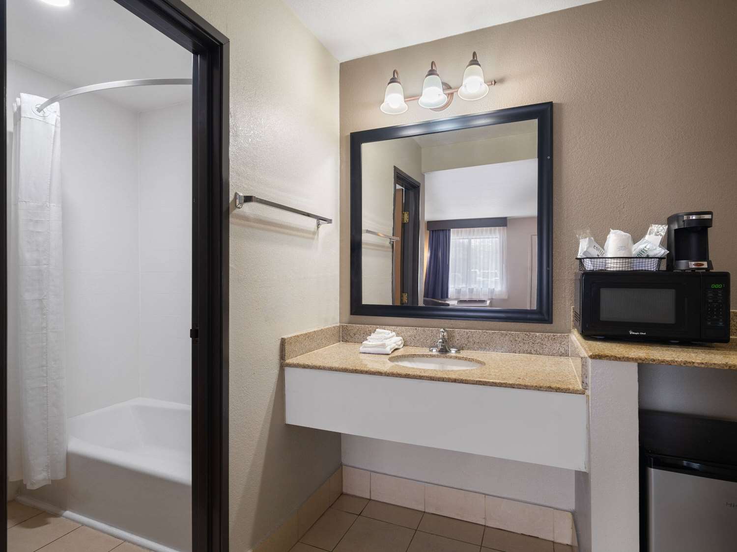 Travelodge by Wyndham Tucson AZ 31/34