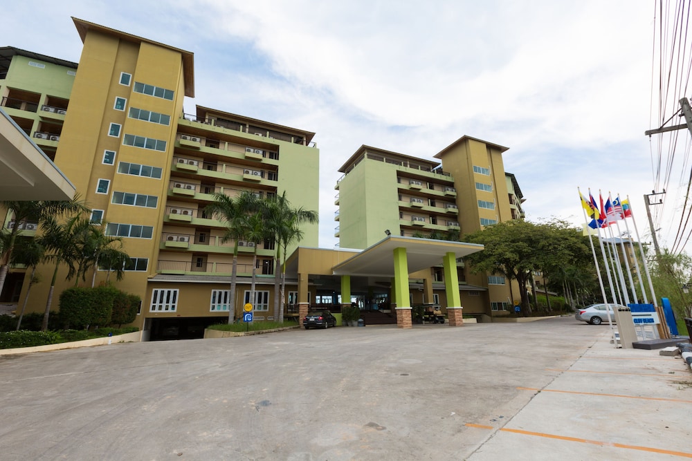 Royal Phala Cliff Beach Resort and Spa 44/50