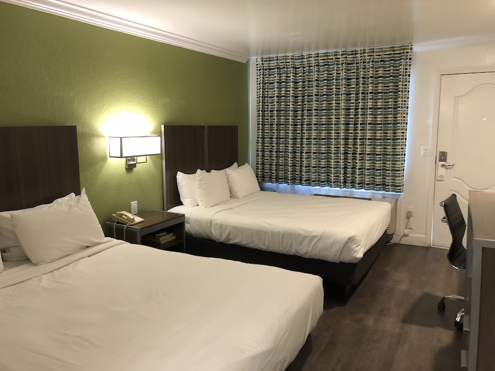 Gilroy Inn 17/33