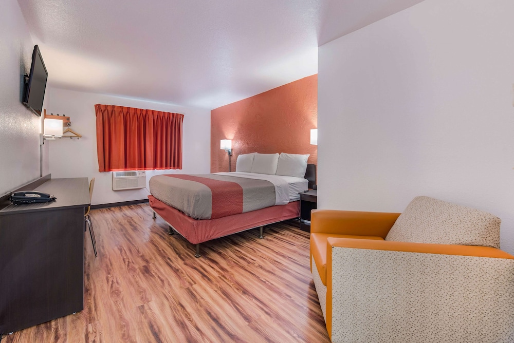 Motel6 Saint Paul, MN - I-94 36/54