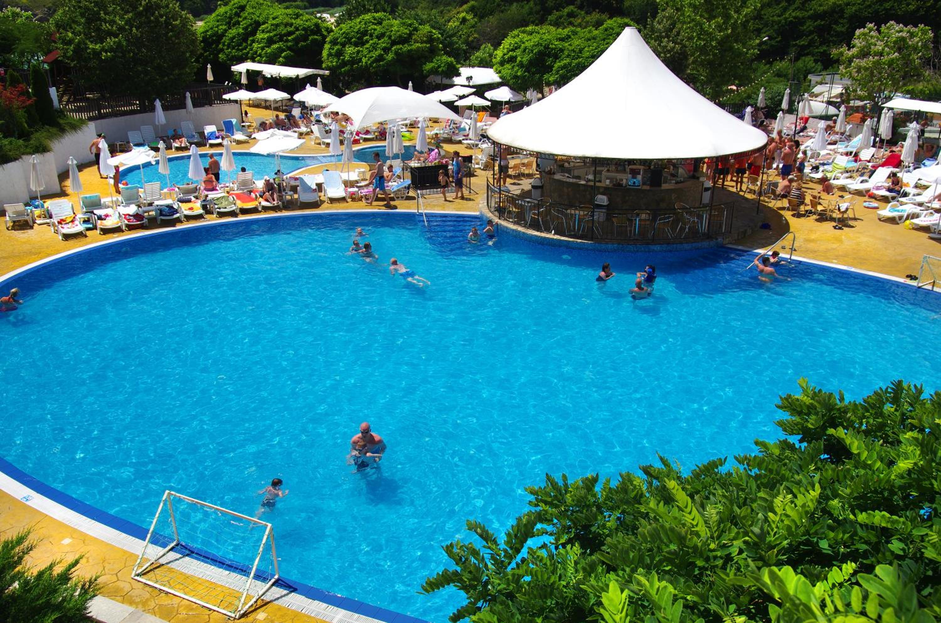 Bella Vista Beach Club 52/54