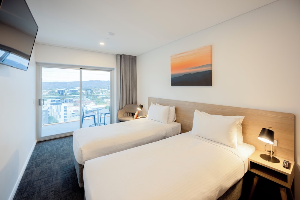 STANDARD, TWIN BEDS, NO CLEANING SERVICES, BALCONY