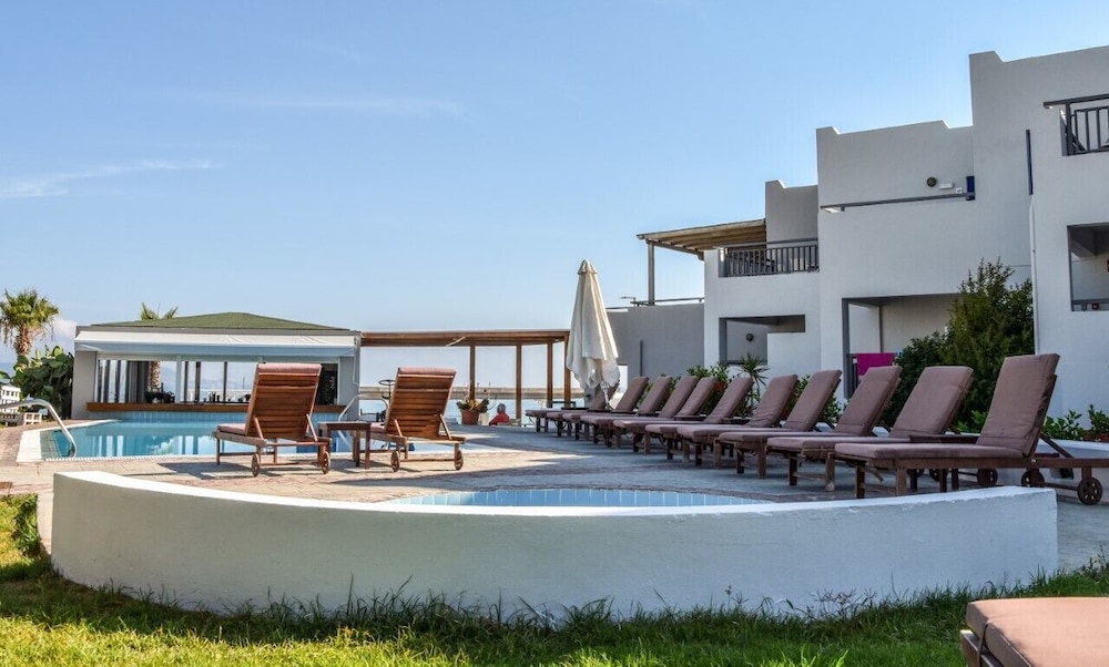 Yria Beach Hotel 49/61