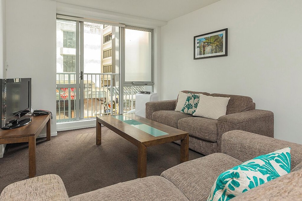 Barclay Suites 37/61