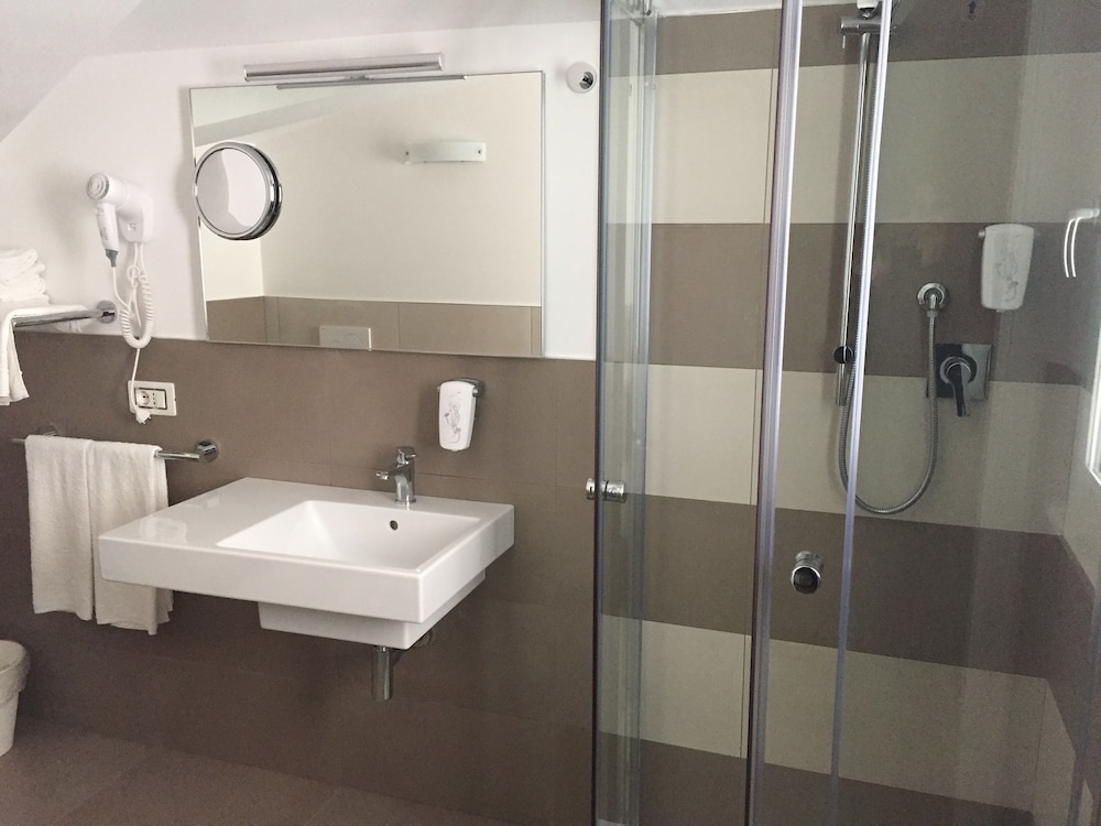 Hotel Caravel 17/18