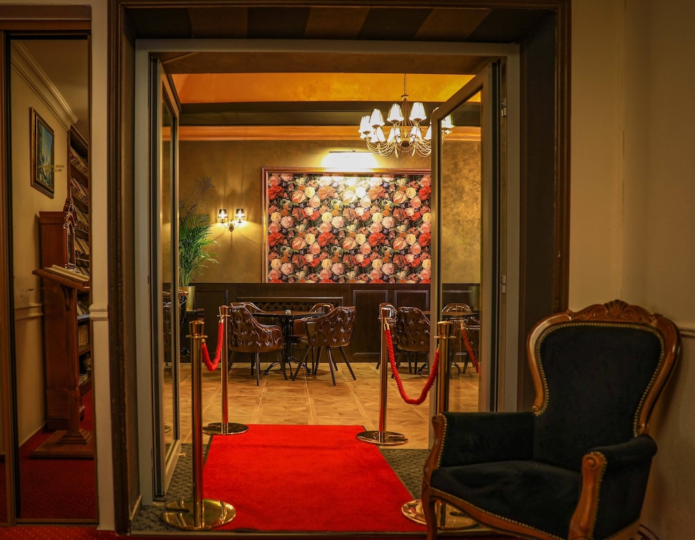 BEST WESTERN HOTEL CAPITAL 40/50