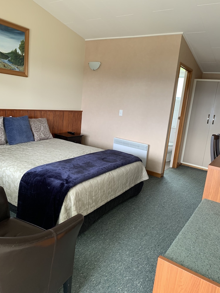 MANAPOURI LAKEVIEW MOTOR INN 16/69