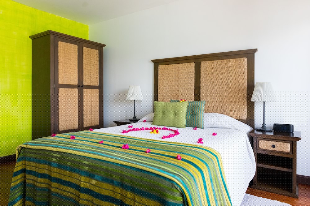 True Blue Bay Resort 13/75