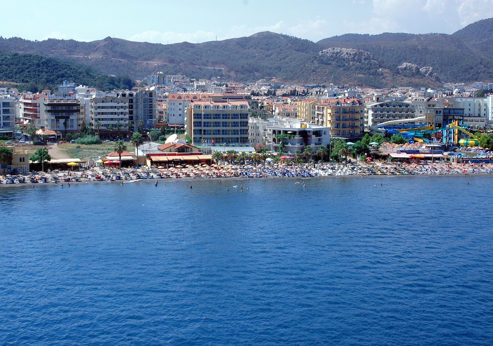 Maris Beach Hotel 22/29