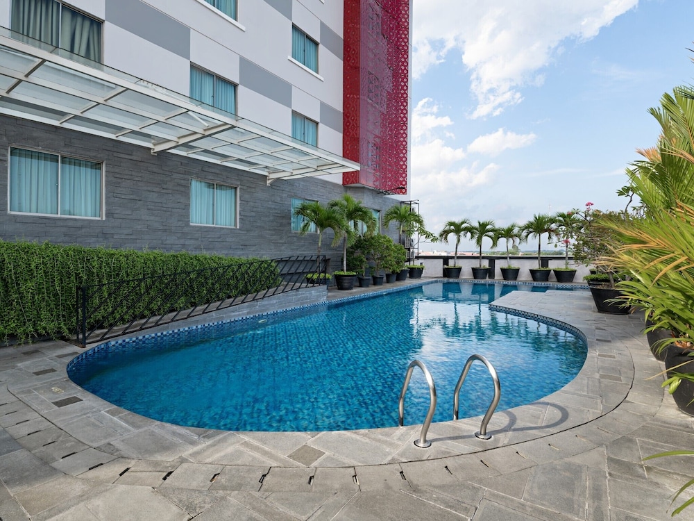 Grand Zuri Pekanbaru 43/45
