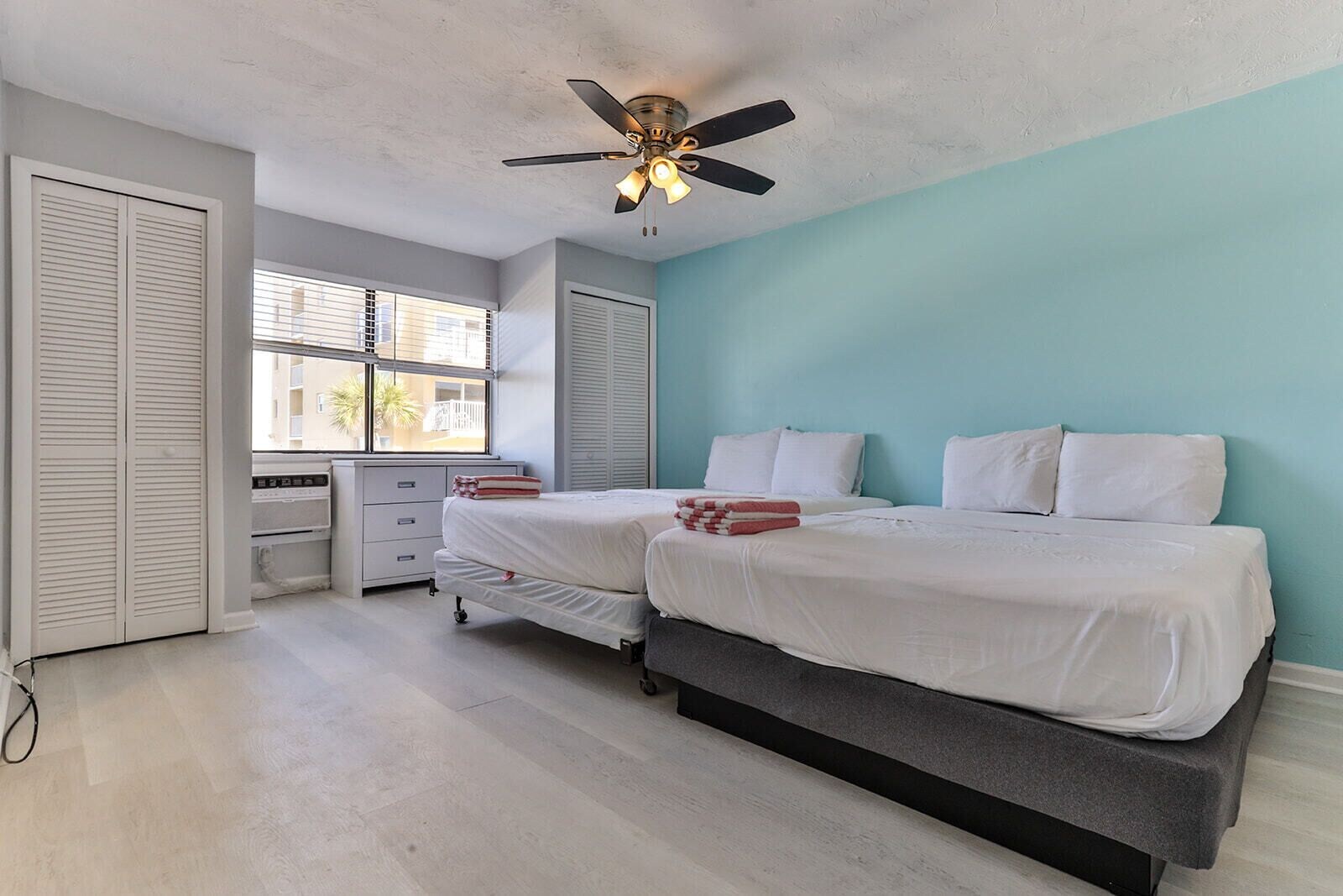 Condo, Deluxe, King Bed, Murphy Bed