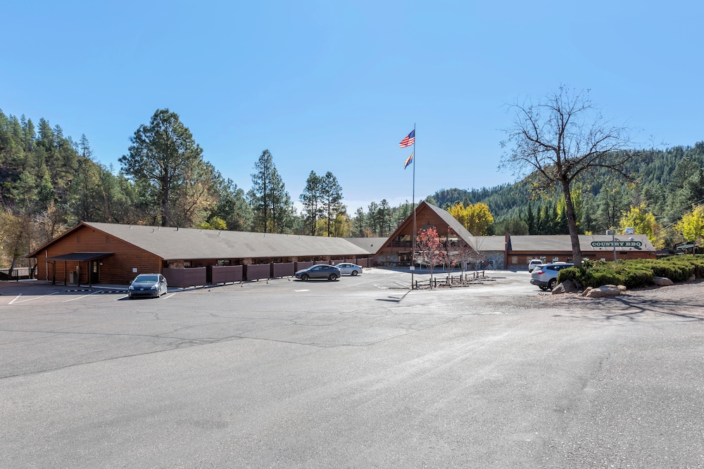 Kohls Ranch Lodge 44/57