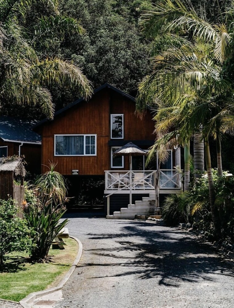 Anchor Lodge Resort 68/73