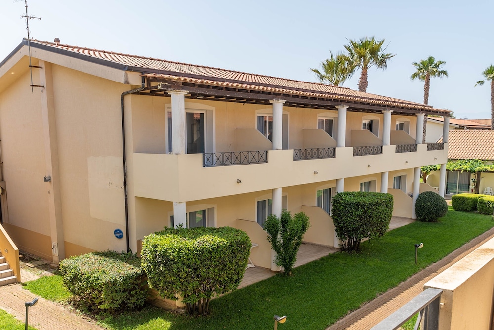 NICOTERA BEACH VILLAGE 4/66