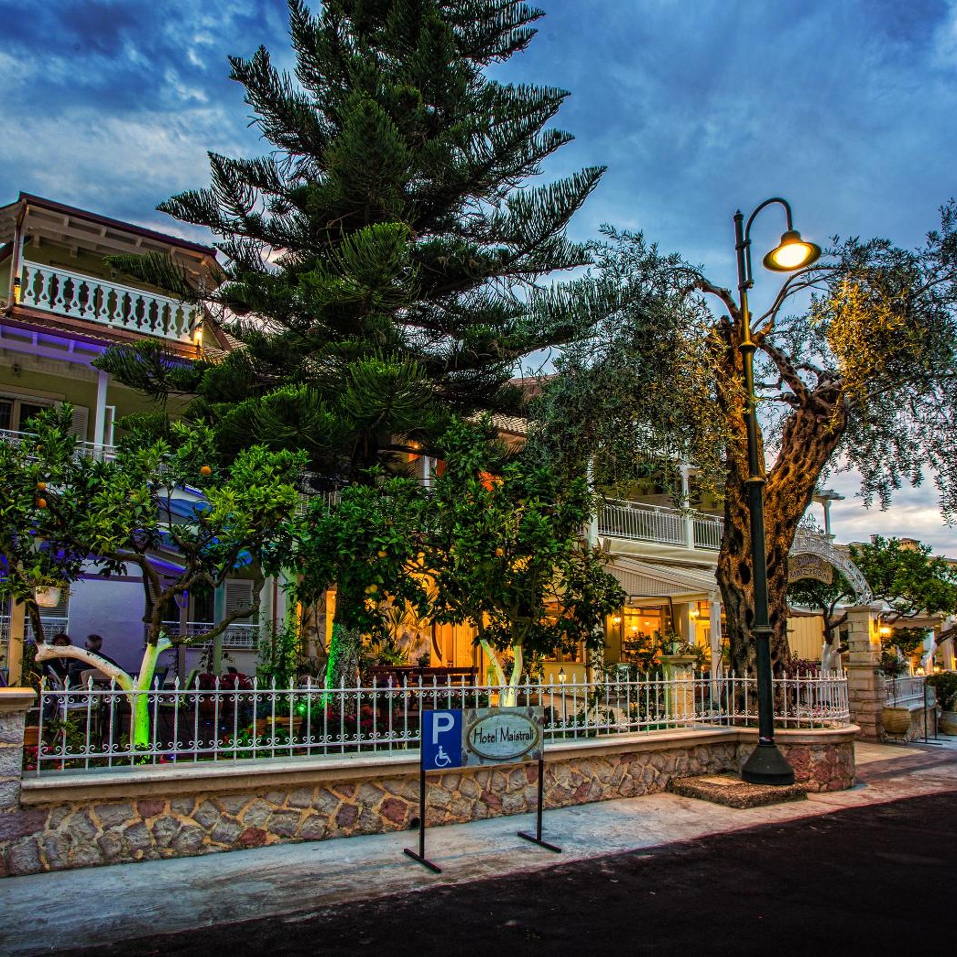 Maistrali Hotel 43/52