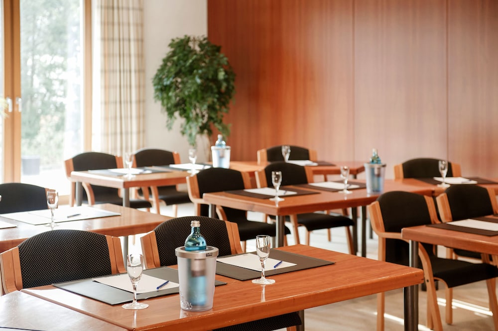 Maifeld Sport- Und Tagungshotel 42/50