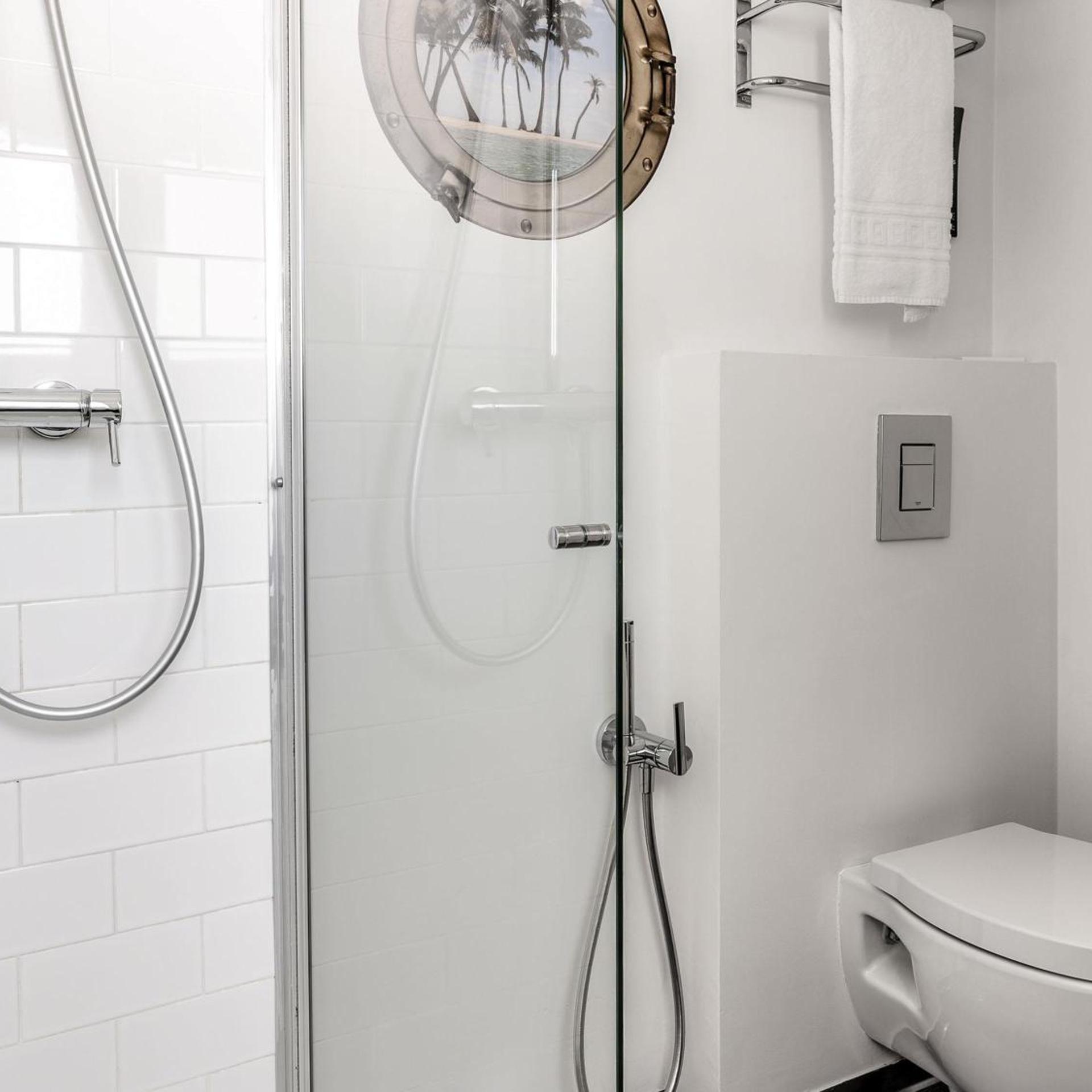 غرفة ثلاثية بسرير مزدوج وسرير فردي، ibis Styles Lisboa Centro Liberdade NE 10/10