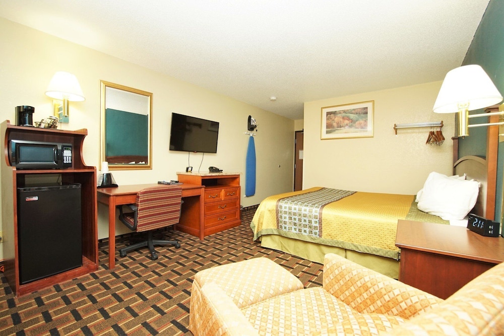 Faribault Hometown Inn & Suites 17/41