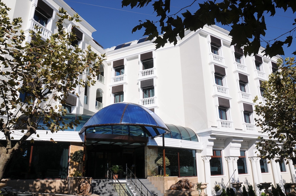 Paradise Island Hotel 5/50