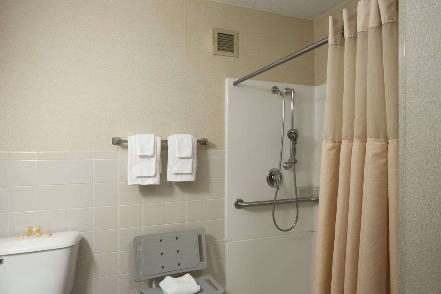 Days Inn by Wyndham Sidney OH 21/21