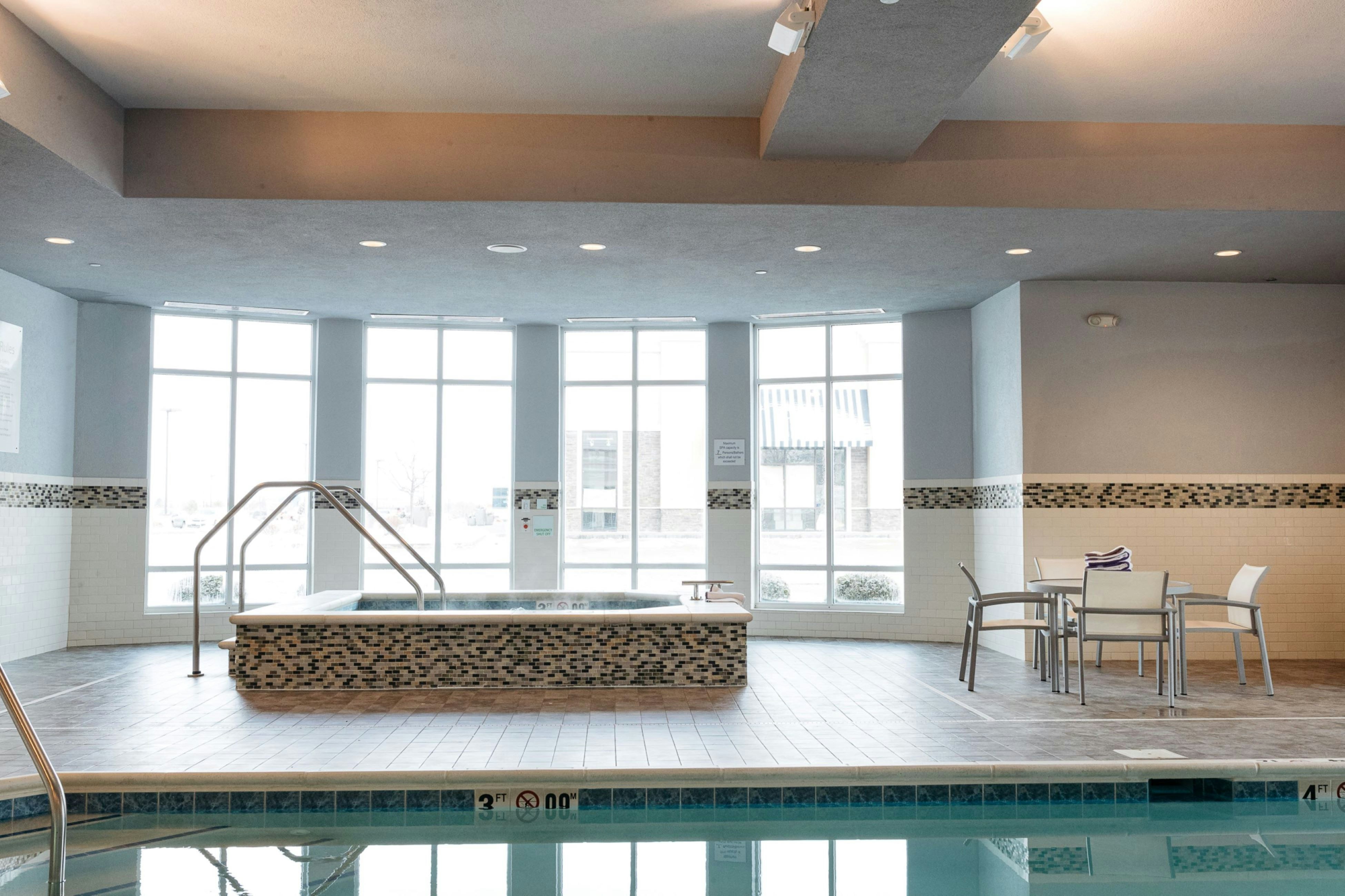 Holiday Inn Hotel And Suites Davenport 17/56