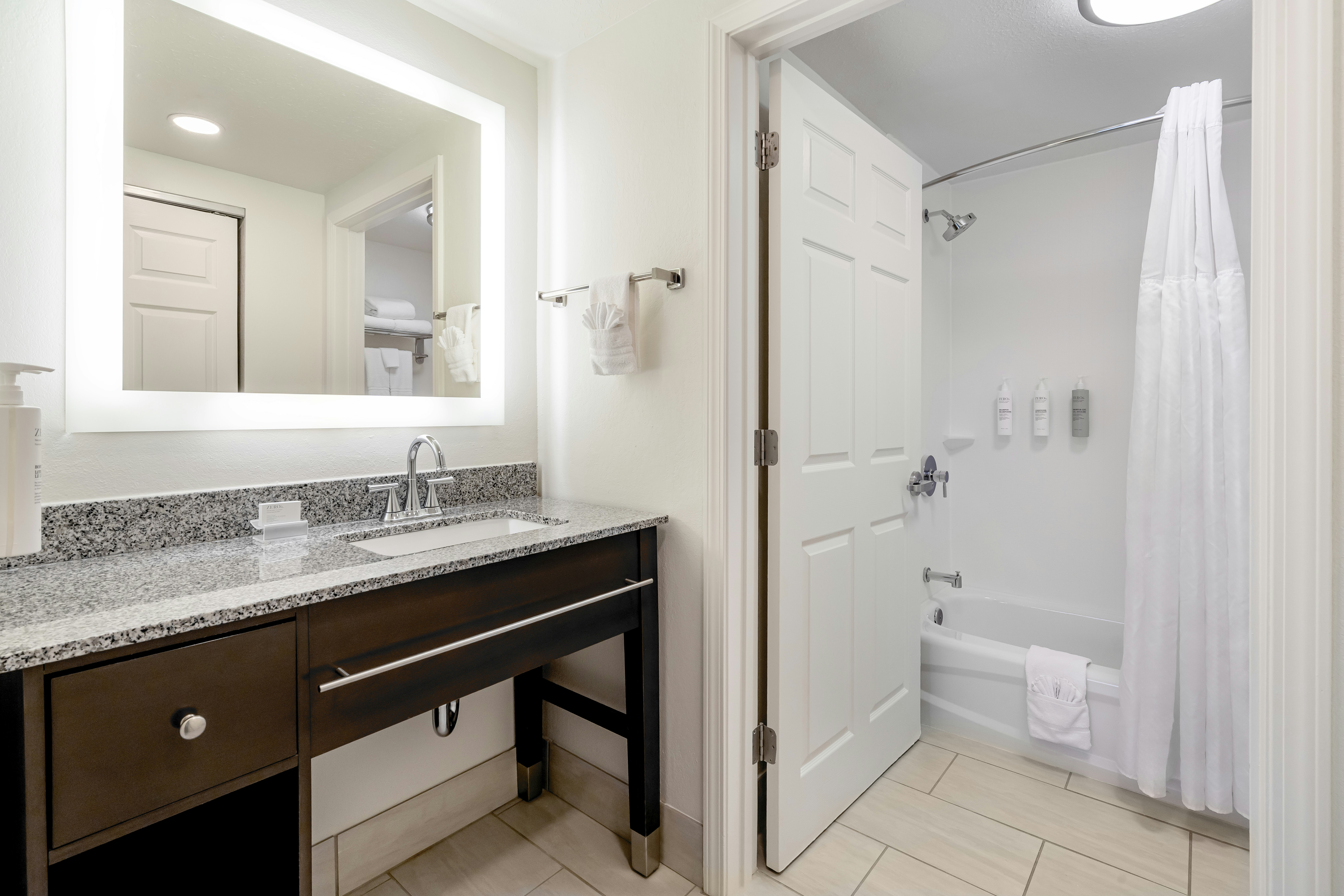 1 Bedroom, Suite, King Bed