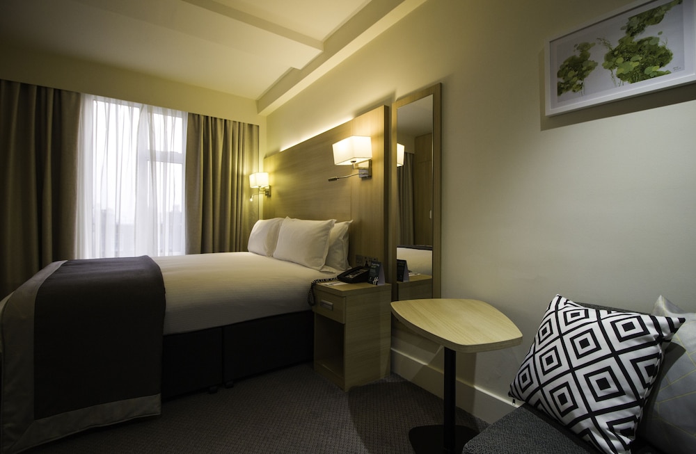 Holiday Inn London - Kensington High St. by IHG 56/81