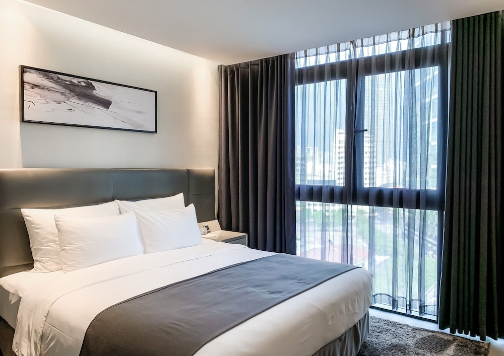M Hotel Saigon 27/70