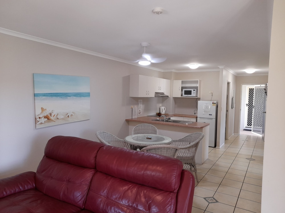Airlie Apartments 42/78