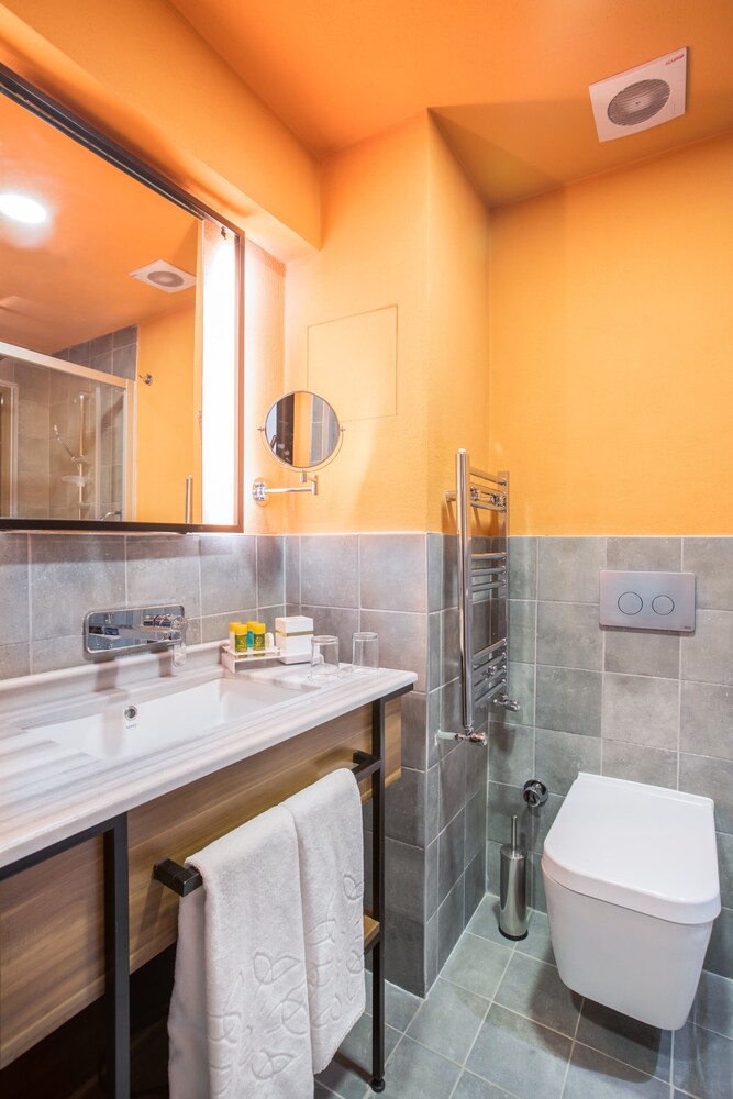 Signature Hotels & Spa 47/50