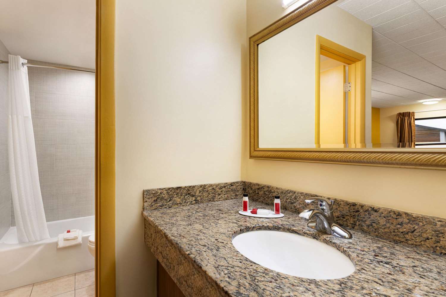 Days Inn by Wyndham Oak Ridge Knoxville 16/16