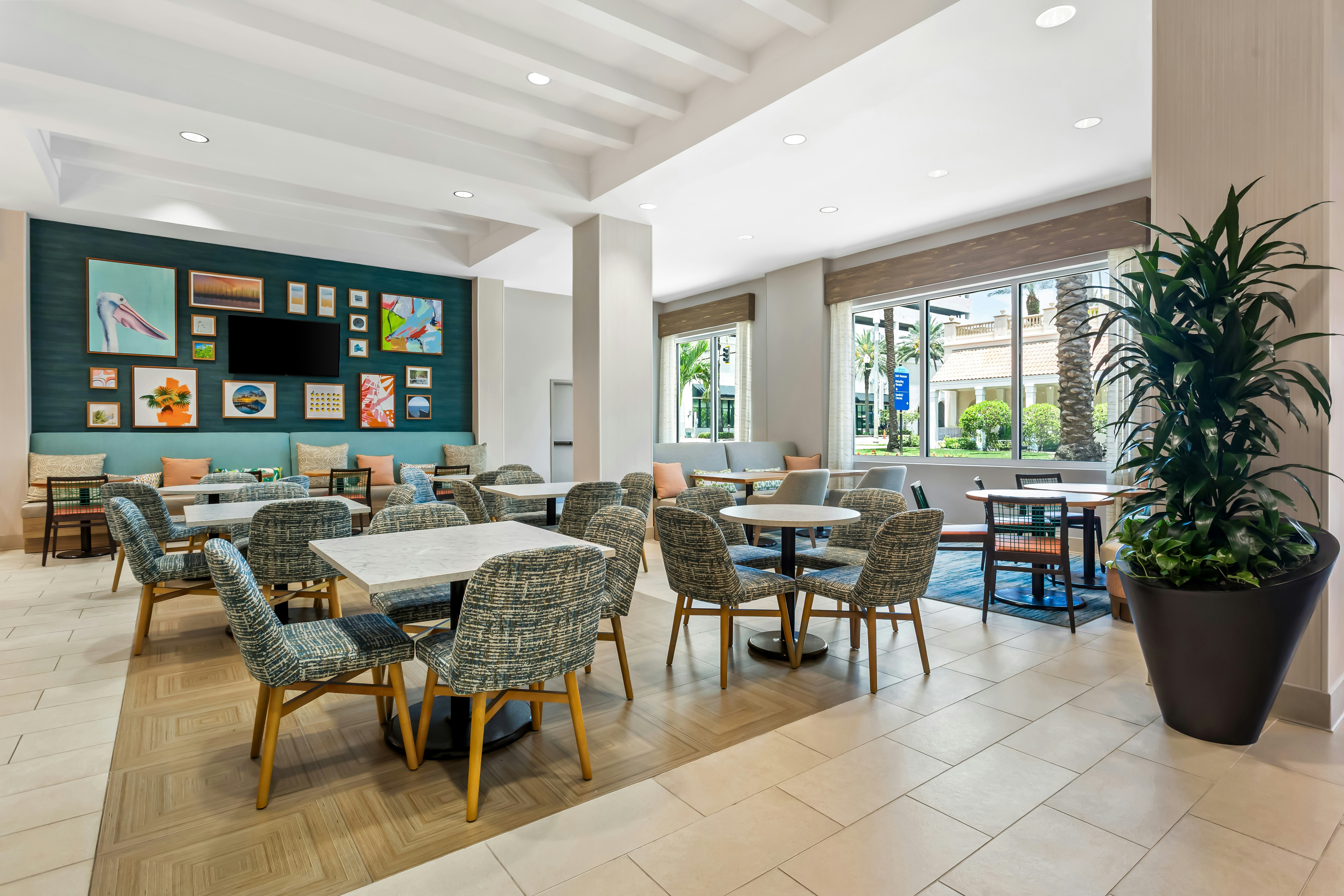 Hampton Inn Suites St Petersburg Downtown 32/51