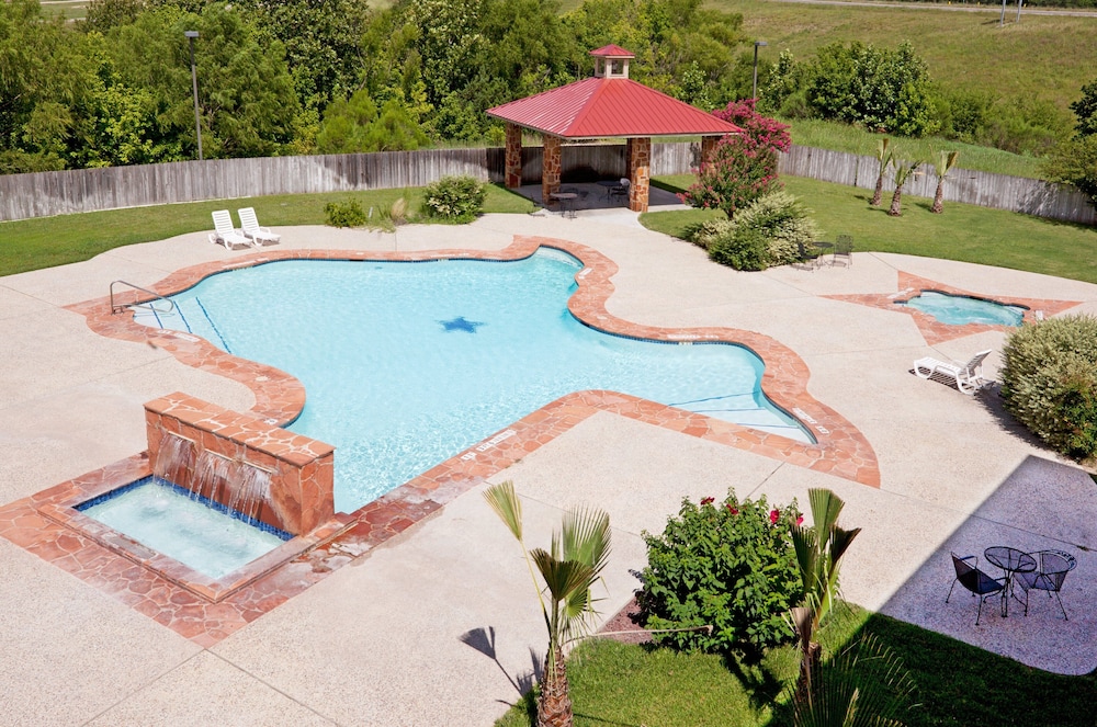 Holiday Inn Express Hotel Suites Kerrville 6/62