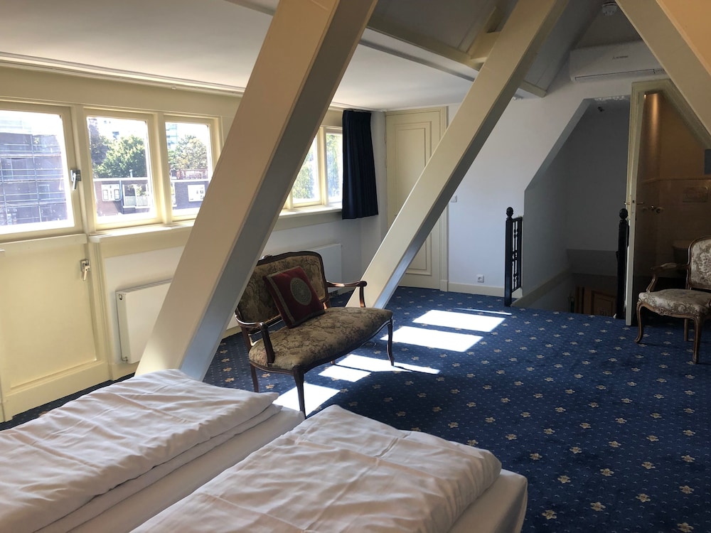 City, Suite, Twin Beds, Balcony, Accessible