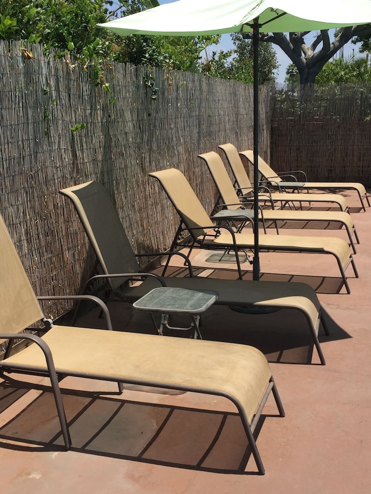 Anaheim Executive Inn Suites 55/66