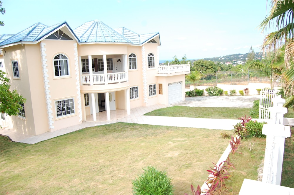 Celebrity Villa Jamaica 6/50