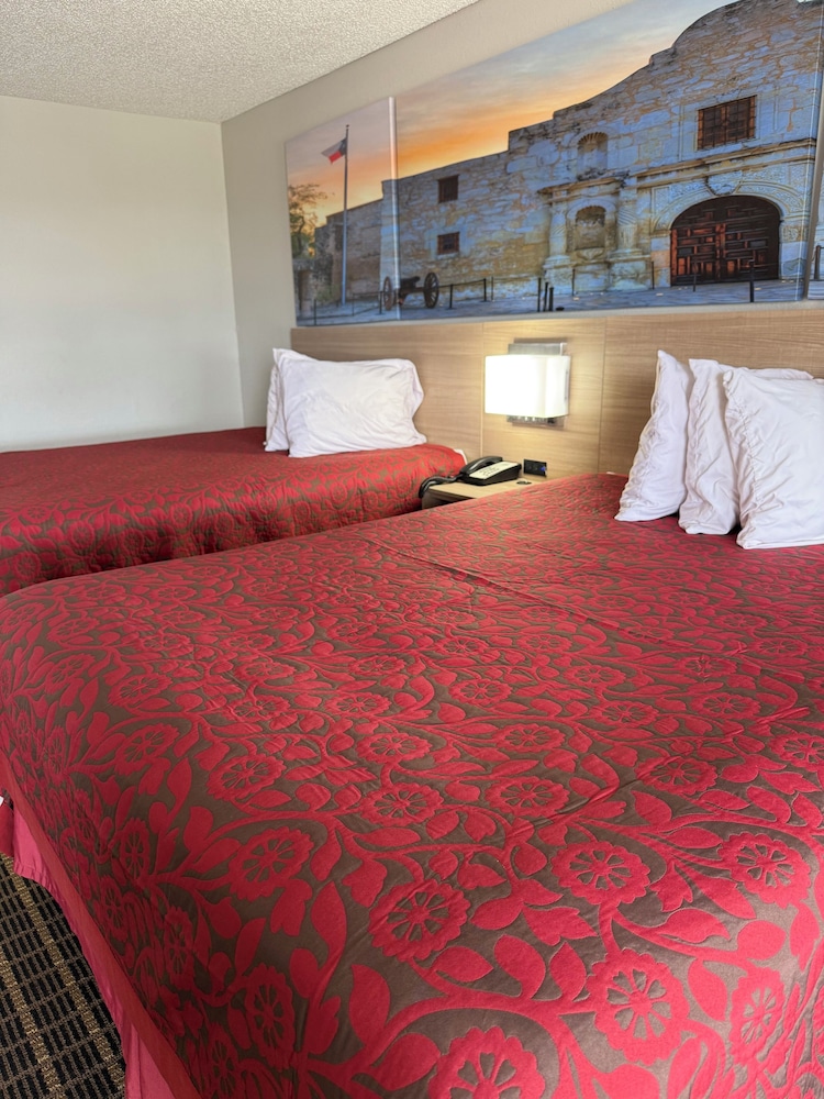 Standard, 2 Queen Beds, Smoking, Days Inn By Wyndham San Antonio Interstate Hwy 35 North 5/10