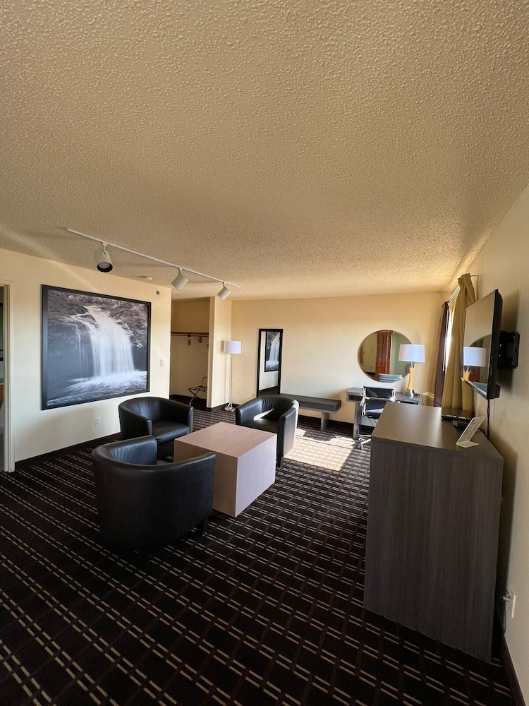 Super 8 by Wyndham Watertown WI 35/49
